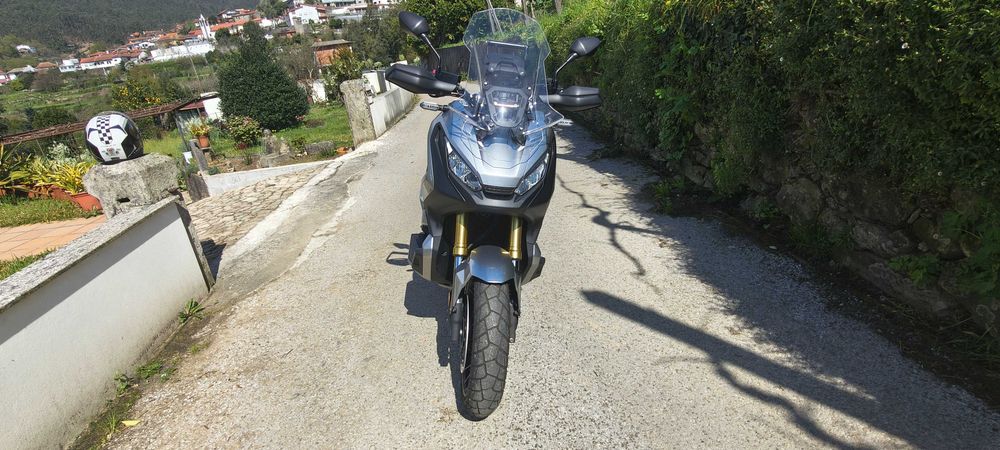 Vendo Honda XADV 750 de 2018 com 14500 km.