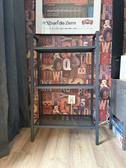 Metalowy regał ikea