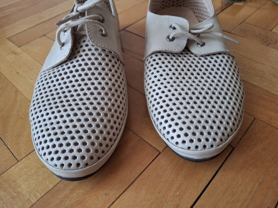 Макасіни, кеди шкіряні.