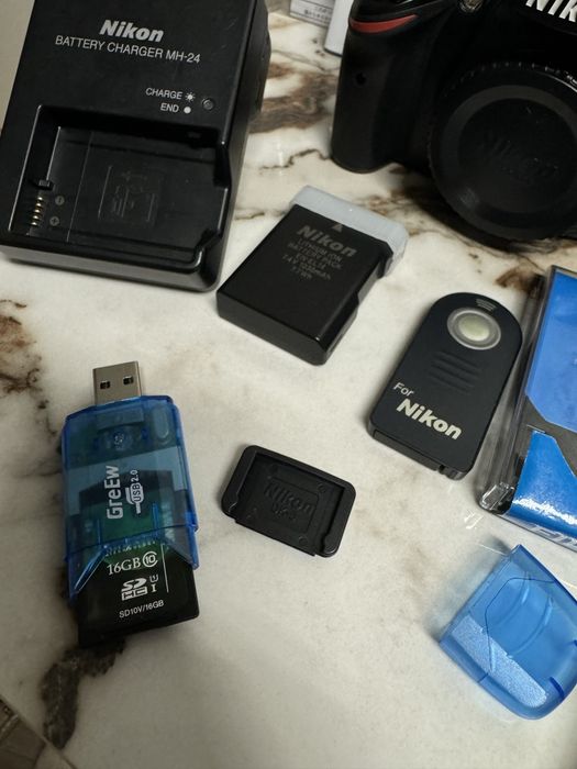 Lustrzanka Nikon D3200 + SIGMA EX