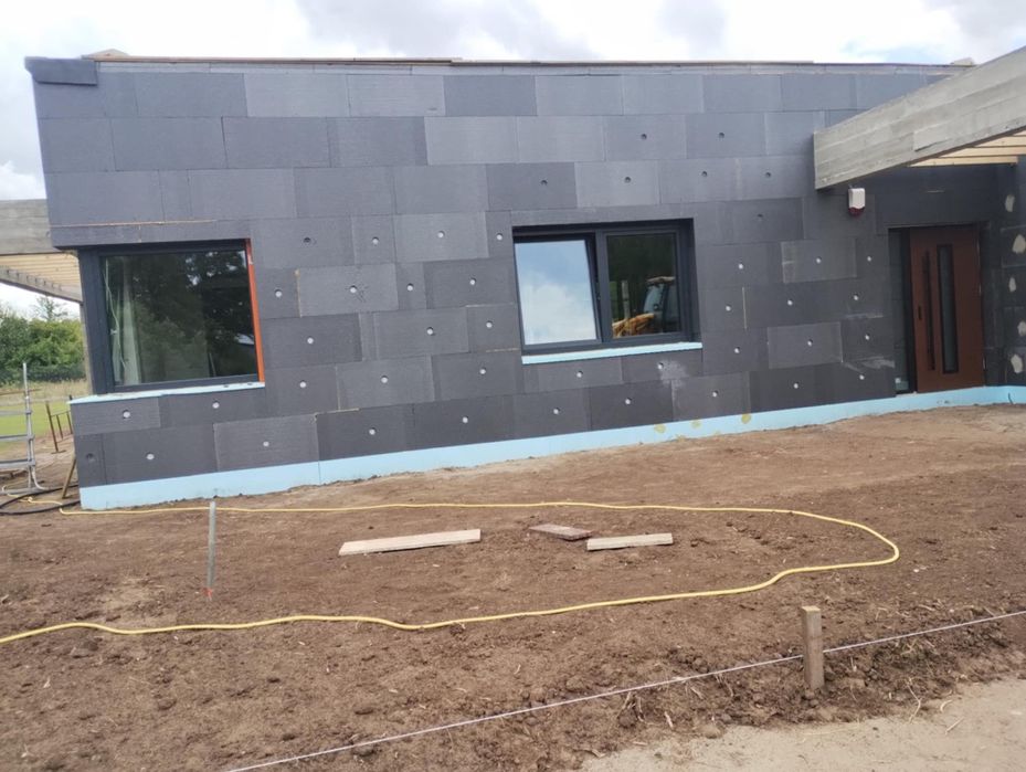 Budowa domów od podstaw do dachu. Domy planowe i bezplanowe. Dobudówki
