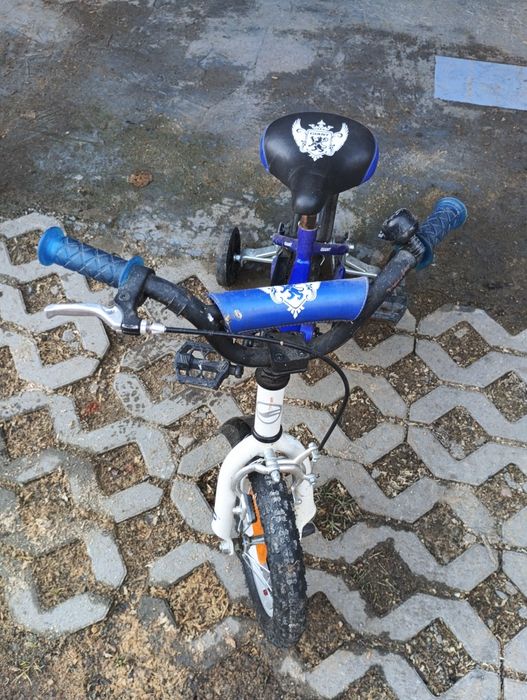 Rower z kółkami bocznymi