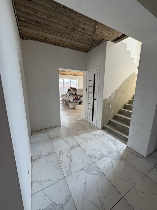 Будинок в Крихівцях з частковим ремонтом!!!