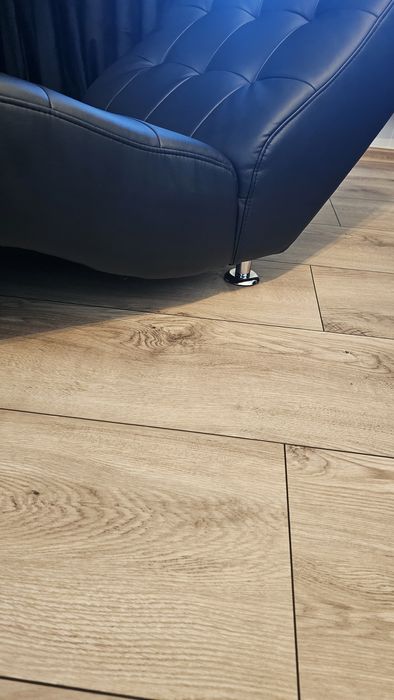 Szezląg czarny do salonu