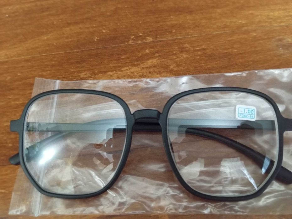 Окуляри для близорукості, дуже гарні компактні є -1