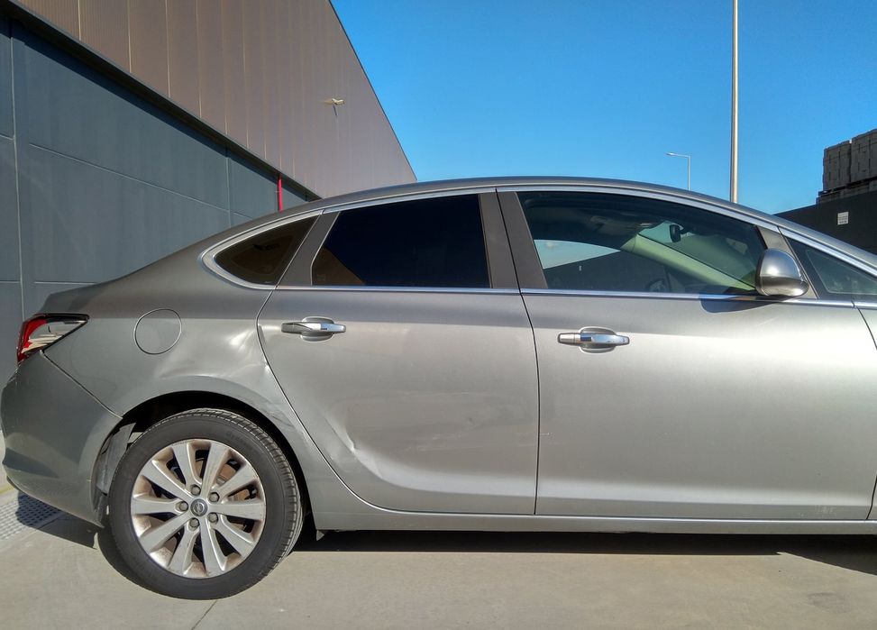 OPEL ASTRA J - 2013 - Para Peças