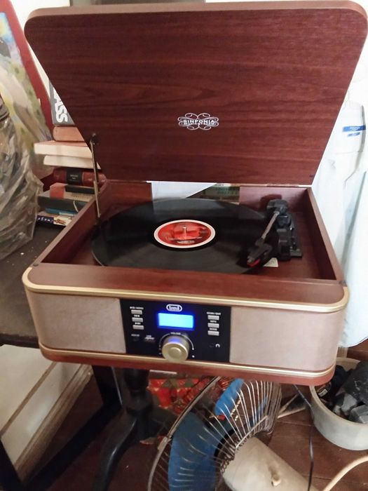 Vendo gira discos quase novo