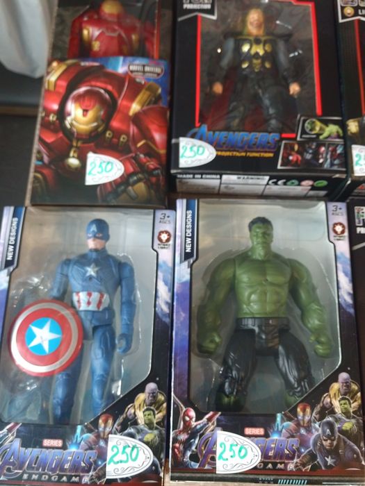Фігурки Marvel..