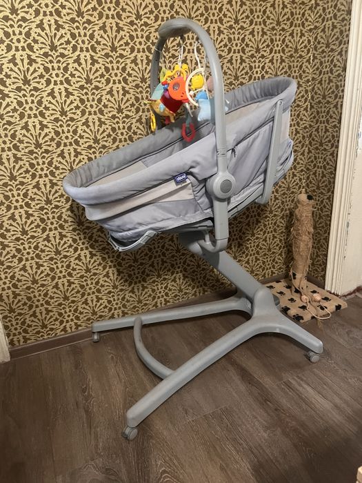 Кроватка и стульчик для кормления chicco 5 в 1