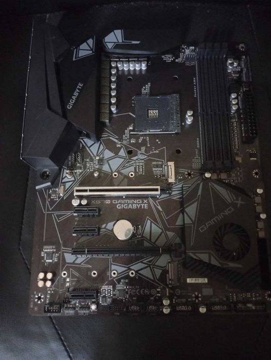 Gigabyte X570 GAMING X