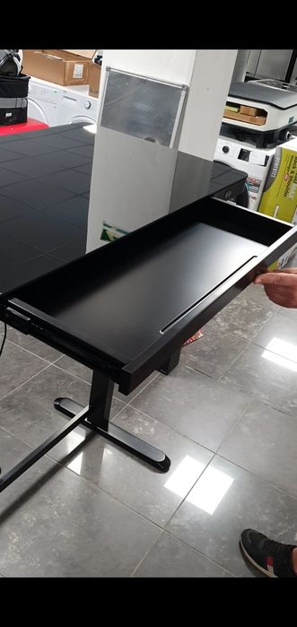 Biurko szklane elektryczne z szufladą