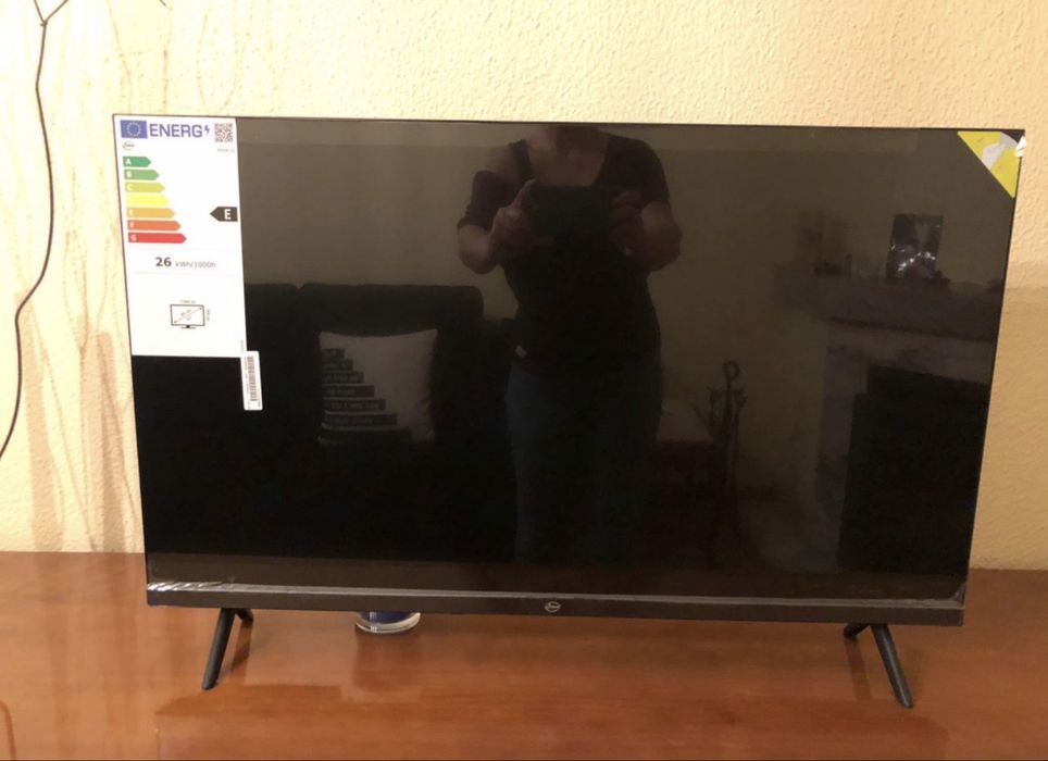 Televisao eSmart nunca usada, caixa original