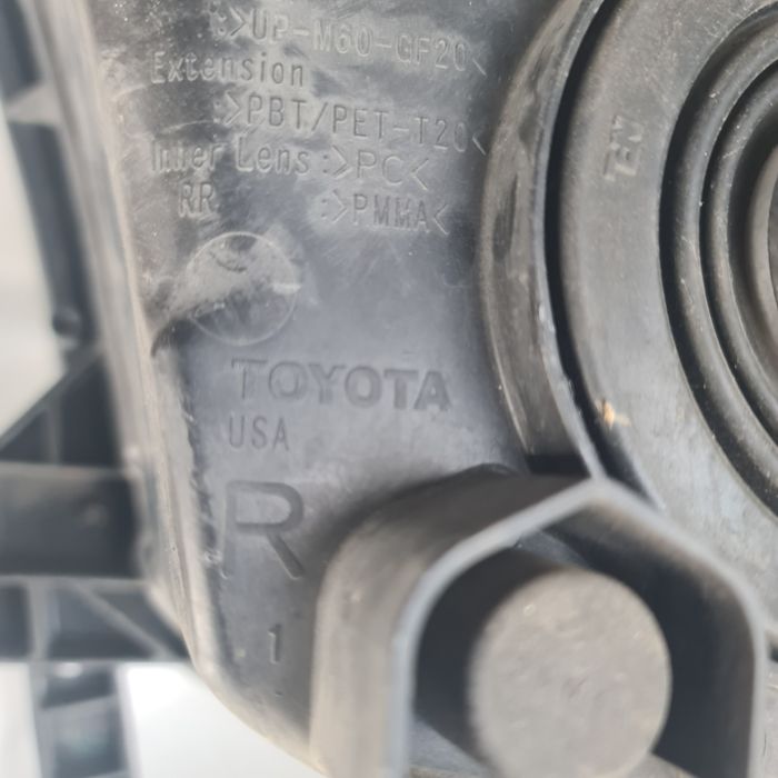 Продам комплект фар Toyota Sequoia, Tundra