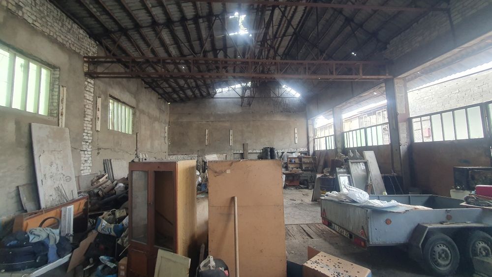 Продам приміщення під комерцію