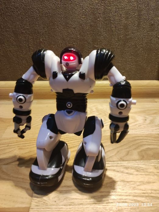 Робот Wow Wee Build на батарейках высота 17,5см