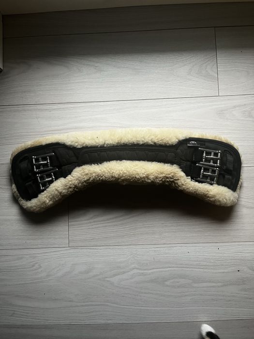 Popręg Mattes 45 cm z futrem owczym