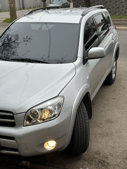 Продам Рафчик ! в очень хорошем состоянии , без рыжыков , варить красить не нужно! Арабская заборка ! самым надьожным мотором 2.4 с пробегом 133 тысяч км я второй владелец автомобиля новая резина ! по машине проблем нет роботает отлично автомат роботает отлично есьть торг только возле авто . От машины 3 ключа . Продаю хочу Електричку