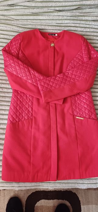 Пальто женское красное