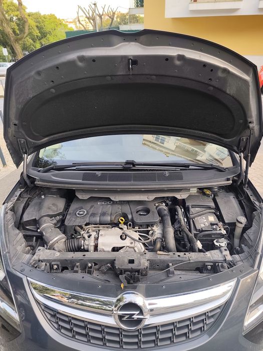 Opel Zafira Tourer 110k km ano 2015 Ótimo estado