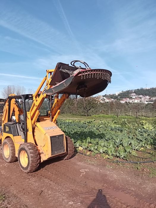 Vendo capinadeira para mini retroescavadeira ou Bobcat a óleo
