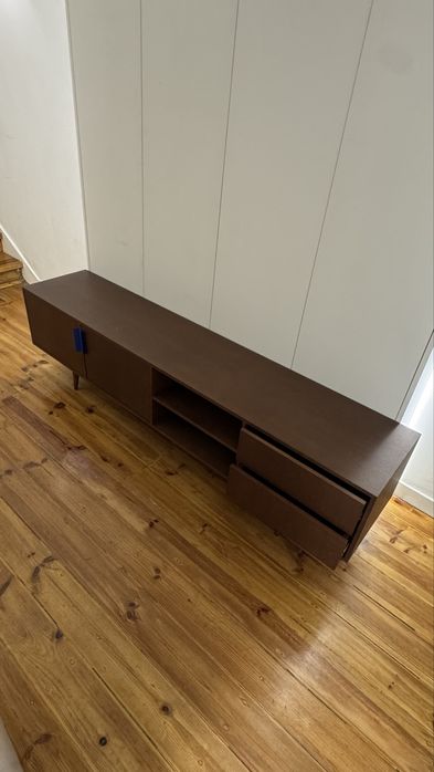 Aparador vintage em folha de carvalho