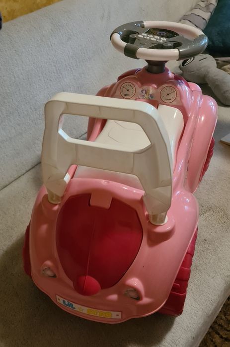 Продам машинку-толокар