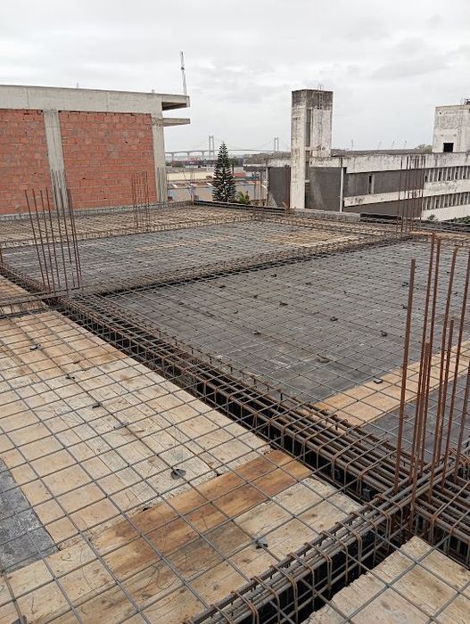 Serviços de remodelação, serralheria, cofragem