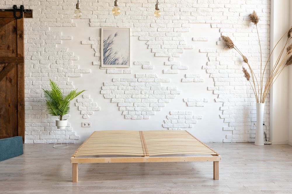 Дерев'яний каркас ,ліжко