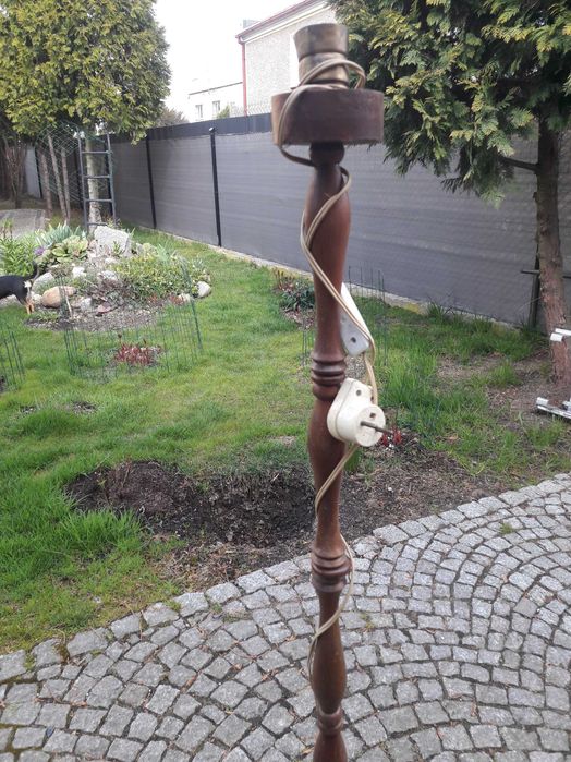 Lampa stojąca drewniana