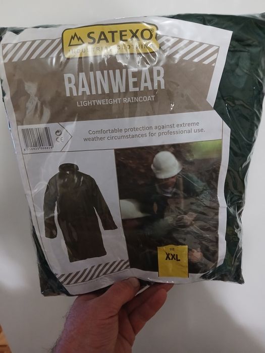 Плащ водостойкий,плащ водостійкий.