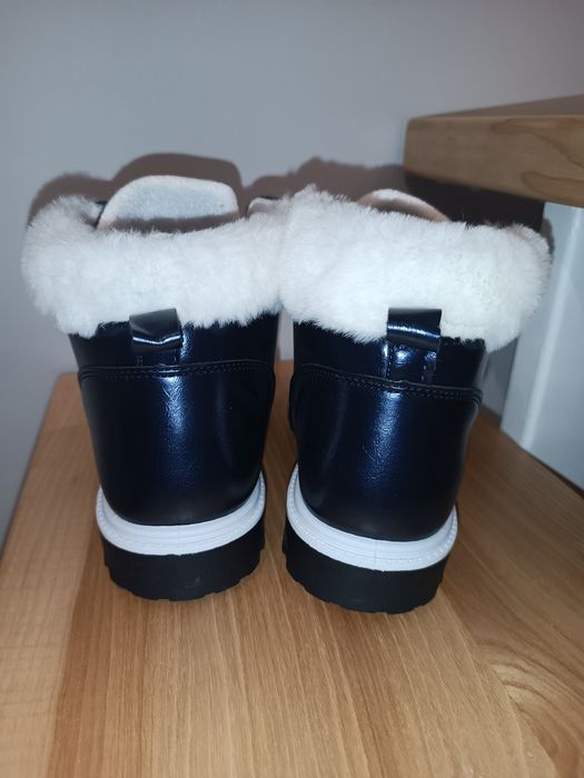 Sprzedam nowe buty zimowe dziewczęce 34