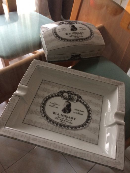 Conjunto Cinzeiro e Charuteiro em porcelana SPAL -Música.