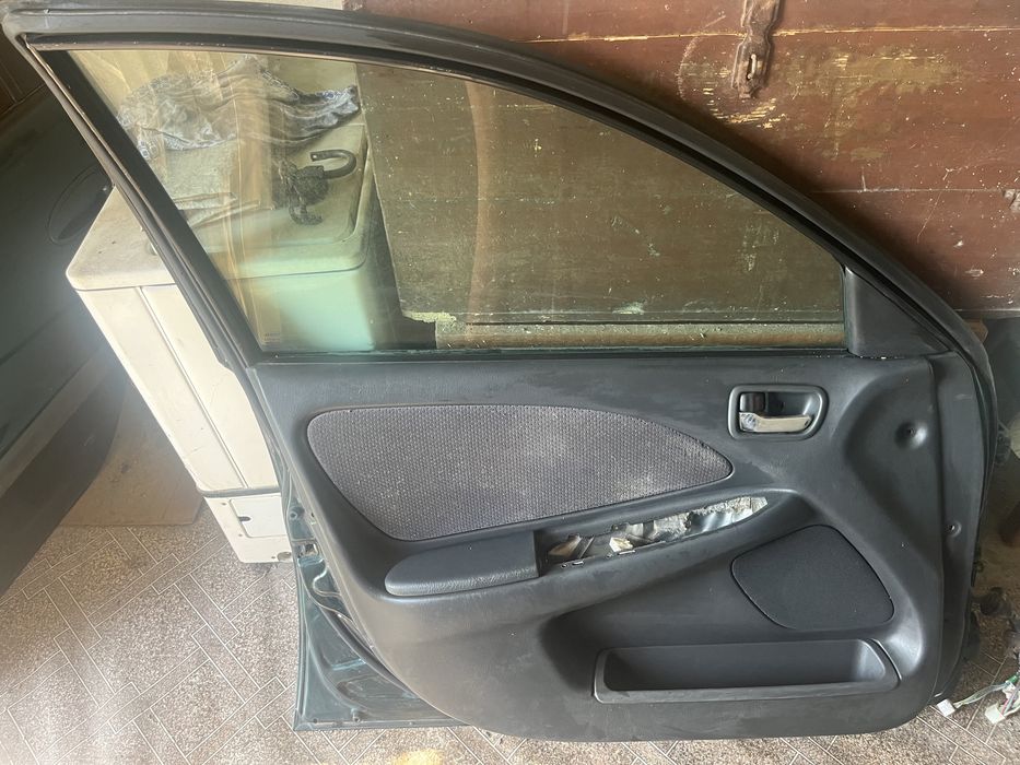 Двері перед/зад Toyota Avensis T22