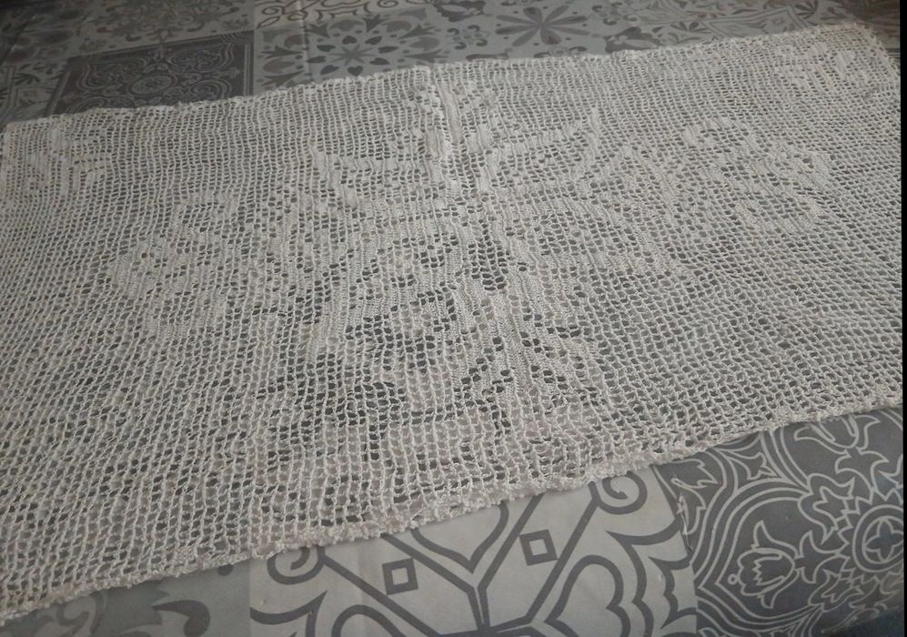 Naperon antigo de renda feita à mão