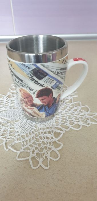 Kubek termiczny w środku metalowy