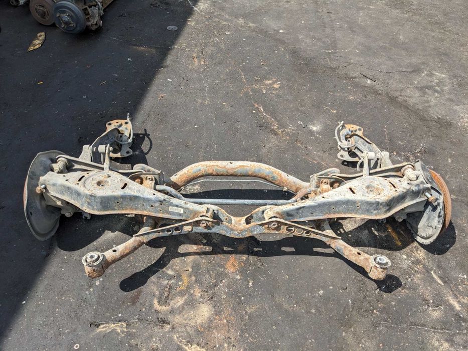 VW Volkswagen Passat B6 Kombi 2.0 TDI Belka Oś Tylna Tył Zawieszenia