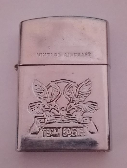 Винтажная зажигалка.