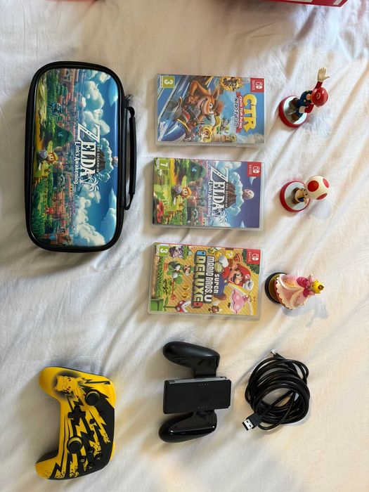 Nintendo Switch com diversos acessórios