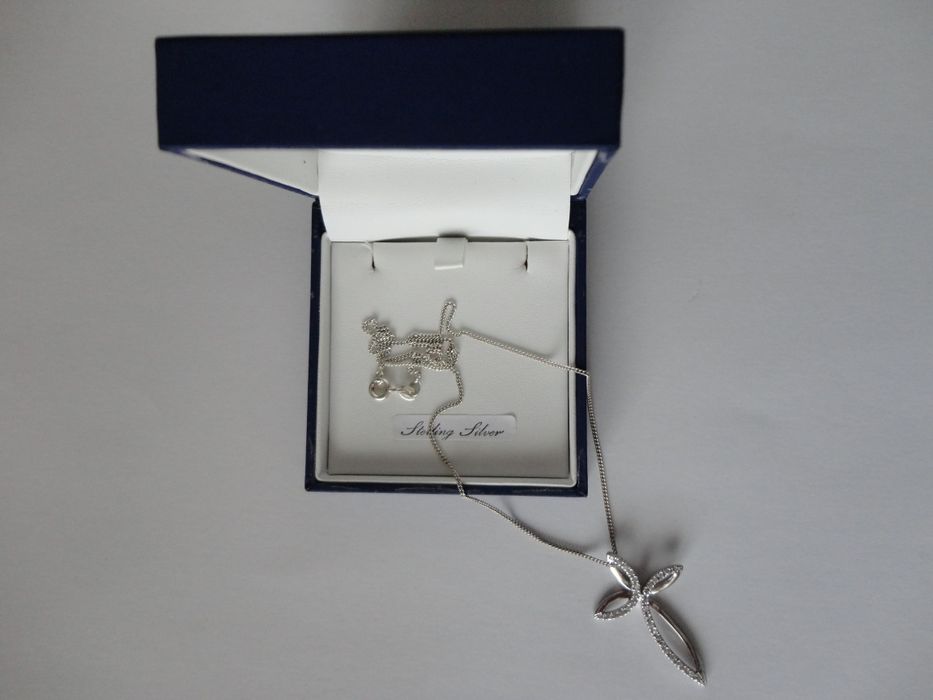 Fio com cruz, em prata, NOVO!