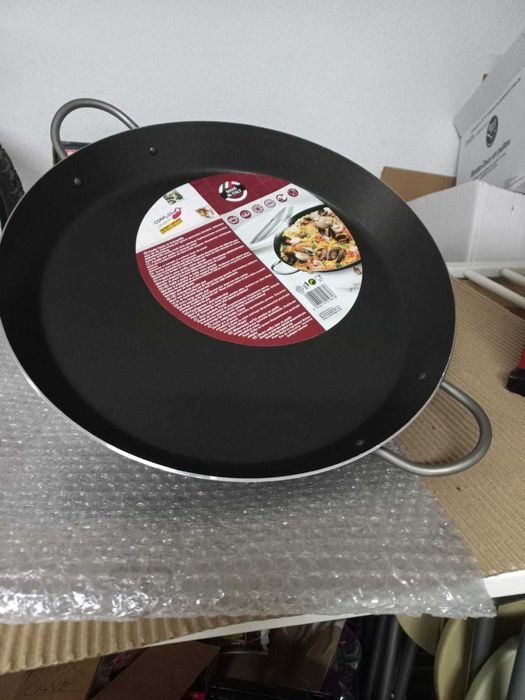 Formas, tabuleiros, paelheira, maquina café (novos e usados)