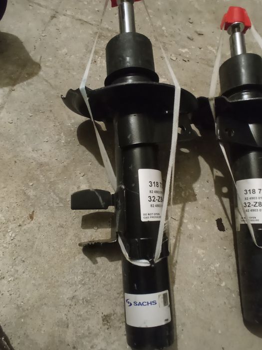 Стійка передня на Форд Конект 1.6 від 2013року