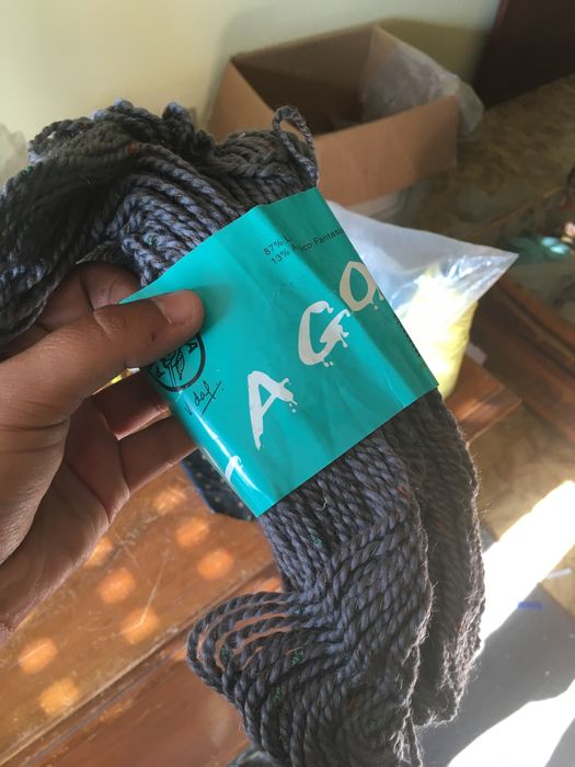 Meadas “Lagoa”, cinza com nuances leves de verde e laranja, 100 gramas