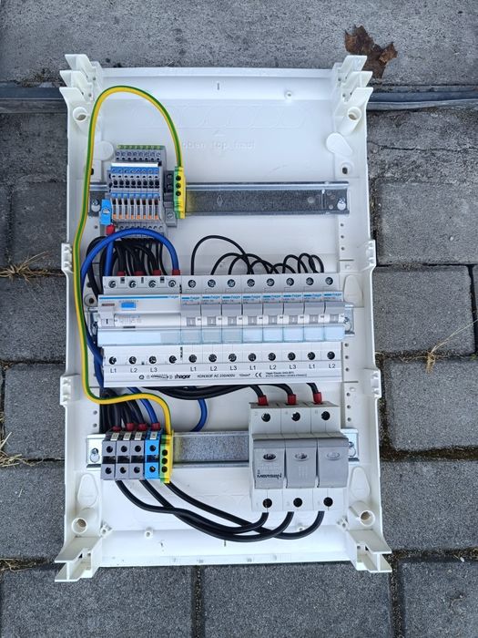 Rozdzielnica elektryczna - Hager
