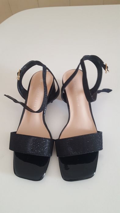 Sandálias tamanho 35