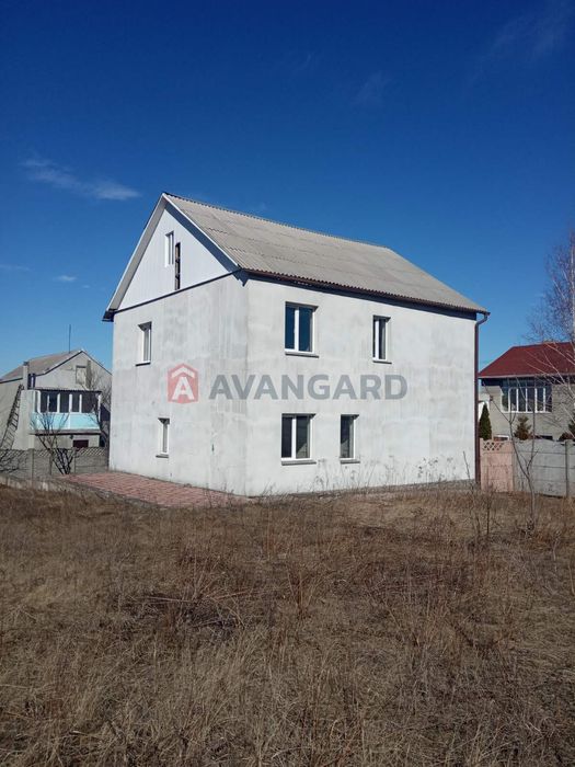 Продам двоповерховий будинок без внутрішніх робіт