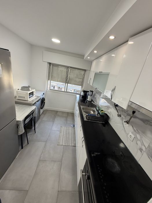 Quarto cama casal tv frigobar auto carro na porta na Amadora (São Brás)