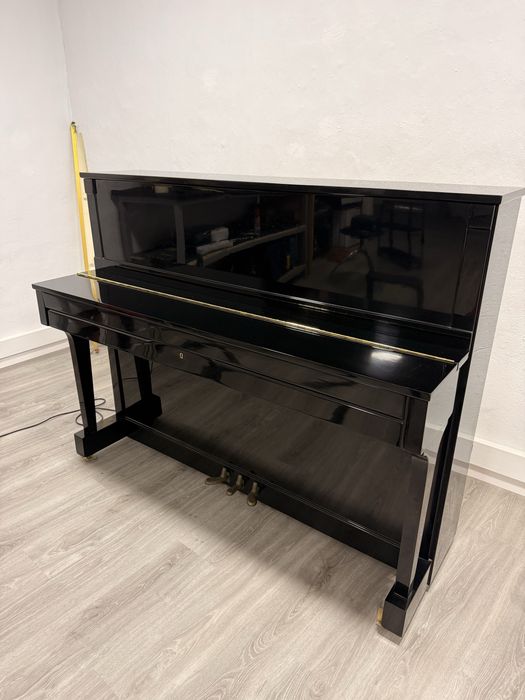 Piano Vertical Handok