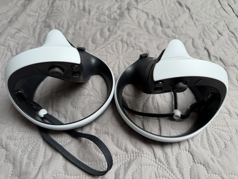 Sony PlayStation VR2 – bardzo dobry stan + uchwyt ścienny
