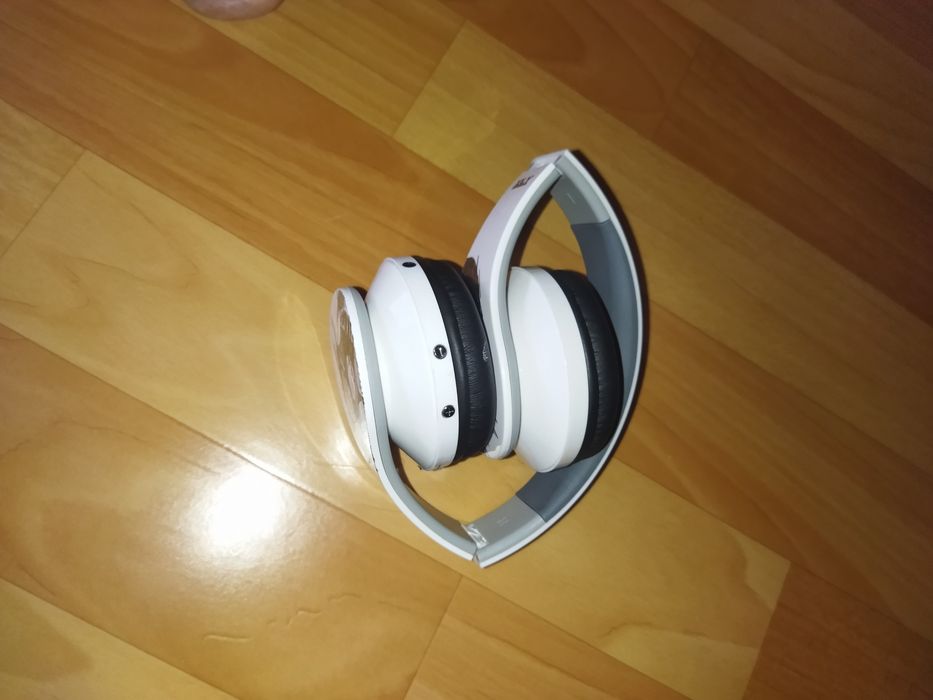 Продаю наушники HP-8810