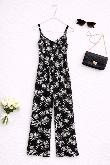 Granatowy kombinezon w kremowe liście M 38